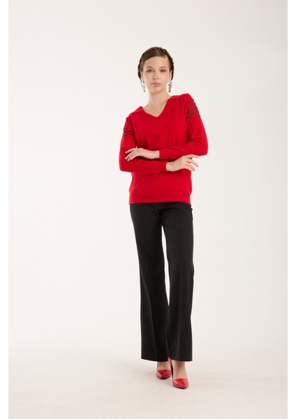 Kadın Kırmızı Simli Kumaş Detaylı V Yaka Triko Bluz