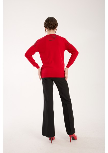 Kadın Kırmızı Simli Kumaş Detaylı V Yaka Triko Bluz