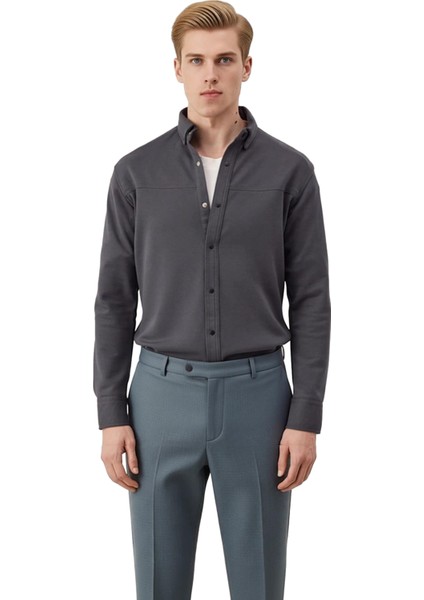 Erkek Dokulu Uzun Kollu Regular Fit Gömlek Çağdaş Stili ve Günlük Konforu Birleştirir Spor