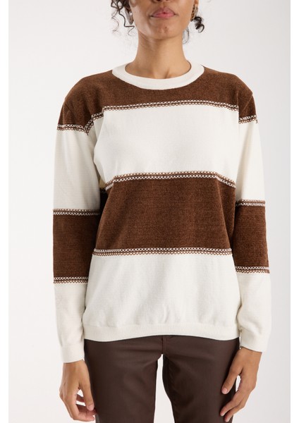 Kadın Beyaz-Kahve Iki Renkli Çapraz Kontrast Dikiş Detaylı Şönil Kadife Triko Bluz modelleri