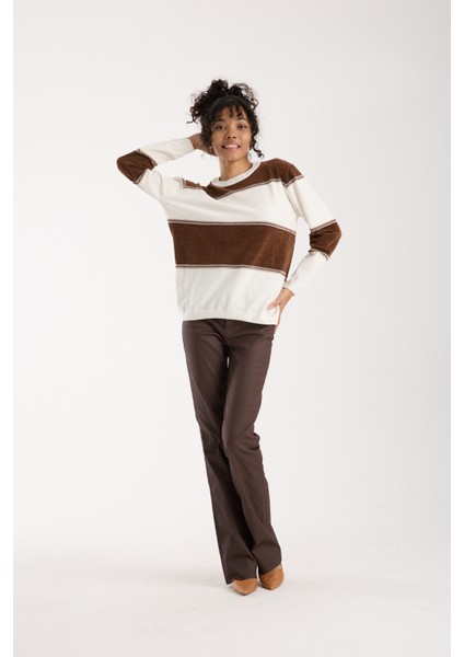 Kadın Beyaz-Kahve Iki Renkli Çapraz Kontrast Dikiş Detaylı Şönil Kadife Triko Bluz
