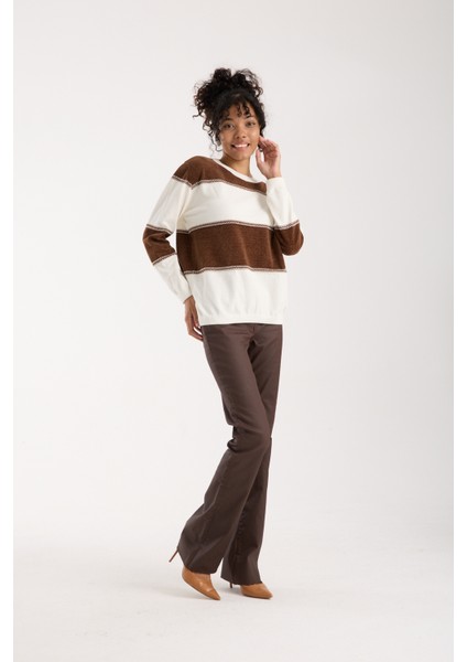 Kadın Beyaz-Kahve Iki Renkli Çapraz Kontrast Dikiş Detaylı Şönil Kadife Triko Bluz