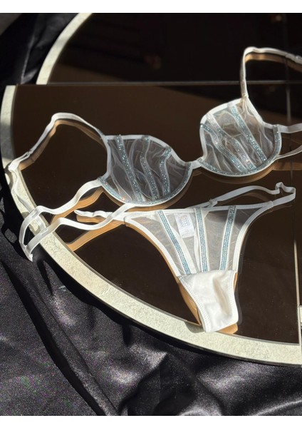 Taş Detaylı Iç Çamaşırı Takımı