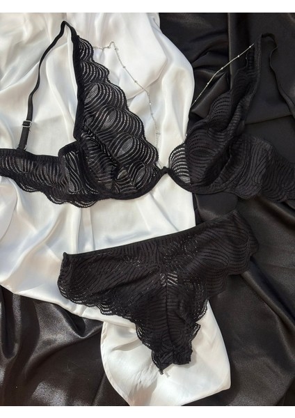 Zincir Detaylı Dantelli Iç Çamaşır Takım