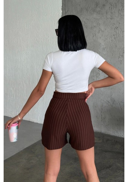 Zarif ve Şıklığı Bir Arada Sunan Yüksek Bel Krep Esnek Çimalı Çizgili Şort Kahverengi ( Lisinya ) fırsatları