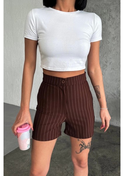 Zarif ve Şıklığı Bir Arada Sunan Yüksek Bel Krep Esnek Çimalı Çizgili Şort Kahverengi ( Lisinya ) indirimleri