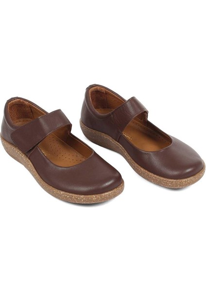 Kadın Kahverengi Bilekten Bantlı Deri Ayakkabı