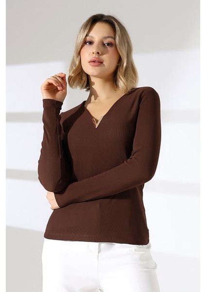 Gold Aksesuarlı Uzun Kollu Şık Bluz