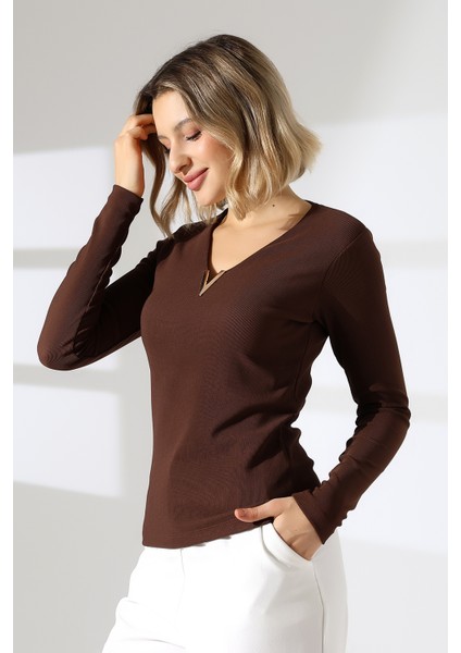 Gold Aksesuarlı Uzun Kollu Şık Bluz