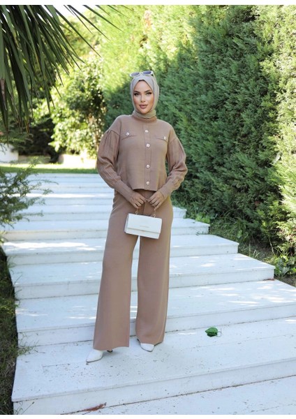 Taş Düğmeli Ikili Triko Takım Vizon