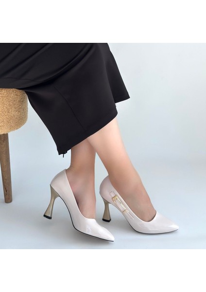 Sivri Burun Toka Detaylı Topuklu Ayakkabı Bej Topuk Boyu 9 cm fırsatları