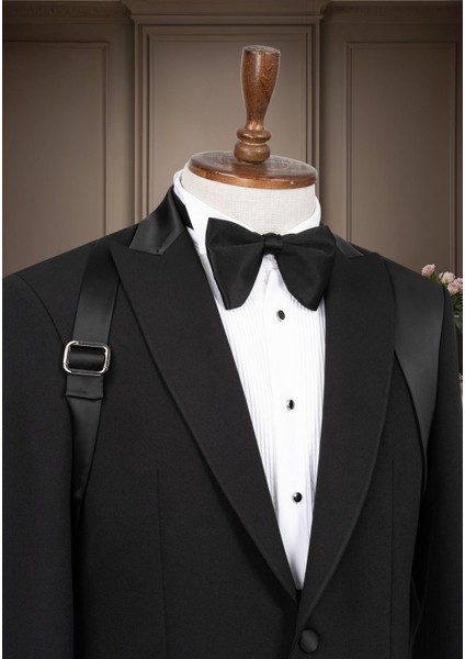 Koldan Kemerli Tasarım, Kırlangıç Yaka, Güç ve Stilin Dengesi, Erkek Takım Elbise, Siyah