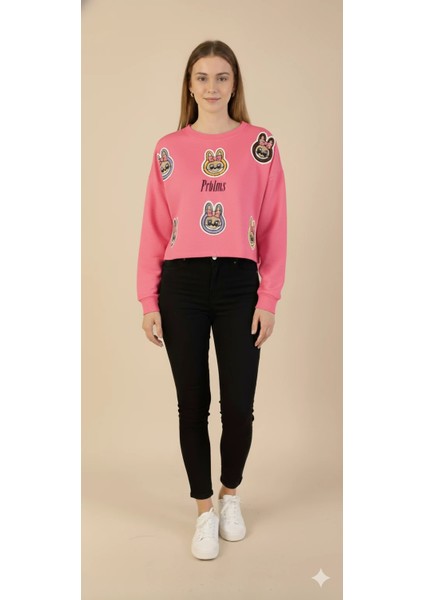 Kadın Labubu Karakter Yama Detaylı Crop Sweat Bisiklet Yaka Uzun Kollu Kısa Sweat