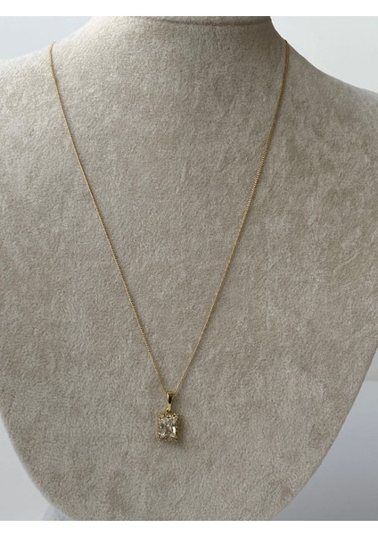 14 K Renginde Swarovski Taşlı Dikdörtgen Şekilli Minimal Gold Kolye modelleri