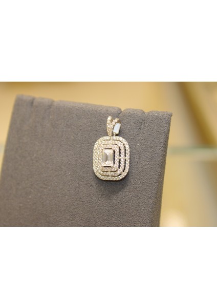 14 Ayar Altın Taşlı Baget Kolye Ucu