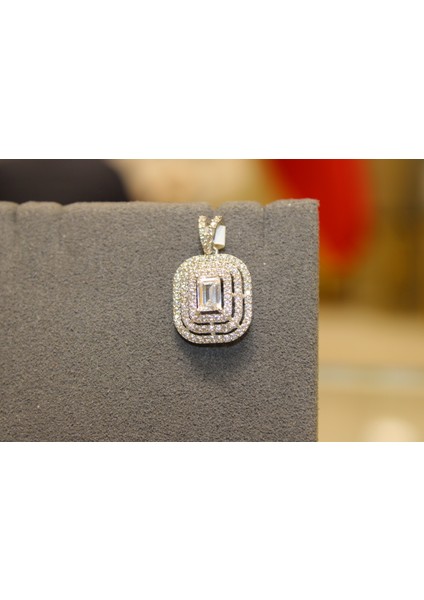 14 Ayar Altın Taşlı Baget Kolye Ucu fırsatları