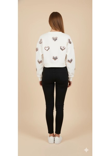 Kadın Barbie Yazılı Crop Sweat Payetli Kalp Detaylı Yuvarlak Yaka Basic Kısa Sweat fırsatları