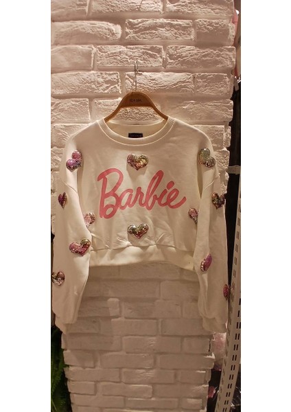 Kadın Barbie Yazılı Crop Sweat Payetli Kalp Detaylı Yuvarlak Yaka Basic Kısa Sweat indirimleri