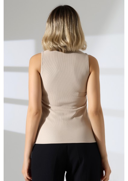 Gold Aksesuarlı Kolsuz Bluz indirimleri