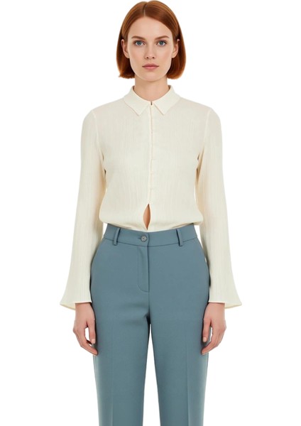 Dokulu Dokuma Kadın Gömleği Bele Oturan Kesimi Uzun Kolları Ile Şık ve Rahat Bir Seçim Spor