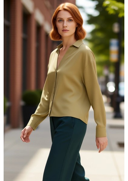 Kadın Crop Gömlek Rahat Kalıbı ve Esnek Dokusuyla Günlük Stilinizi Tamamlar Modern Görünüm