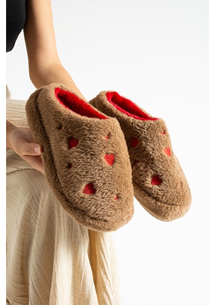 Kadın Peluş Kalpli Ev Terliği Misafir Terliği Bohça Terliği