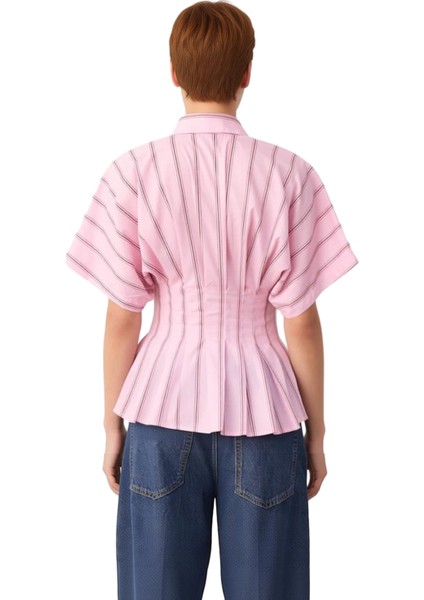 Kadın Çizgili Dokuma Gömlek Bele Oturan Kesimiyle Zarafetinizi Vurgular Modern ve Şık Bir Seçim fiyatları