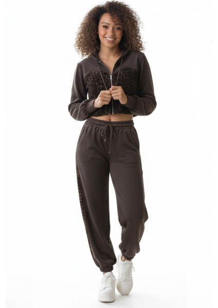 Kahverengi Leopar Garnili Fermuarlı Crop Sweatshirt ve Jogger Eşofman Altı Takımı