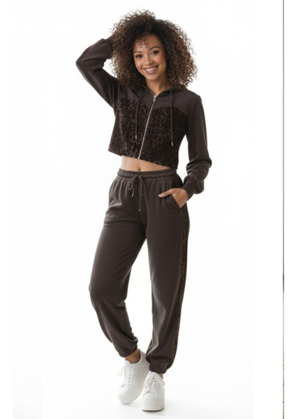 Kahverengi Leopar Garnili Fermuarlı Crop Sweatshirt ve Jogger Eşofman Altı Takımı fiyatları