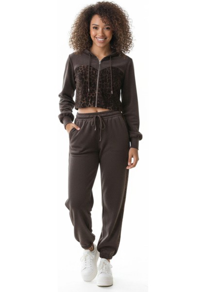 Kahverengi Leopar Garnili Fermuarlı Crop Sweatshirt ve Jogger Eşofman Altı Takımı modelleri