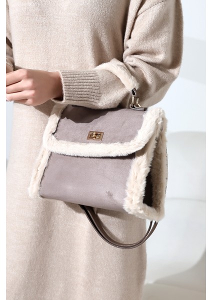 Peluş Detaylı Süet El ve Omuz Çantası Gri Kadın Çanta fırsatları