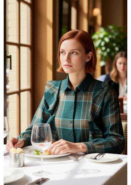 Kadın Fırfırlı Ekose Dokulu Gömlek Fonksiyonel Dayanıklı Kaliteli Konforlu Estetik Premium