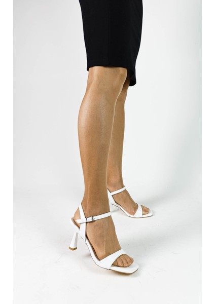 Beyaz Renk Ince Topuk Tek Bant Bilekten Kemerli Kadın Abiye Ayakkabı fiyatları