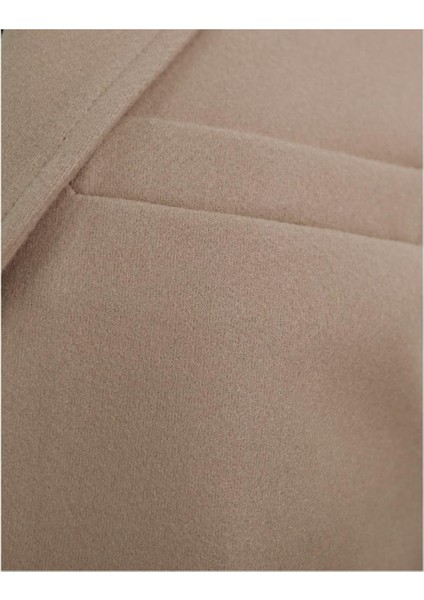 Koyu Bej Mono Yaka Kaban modelleri