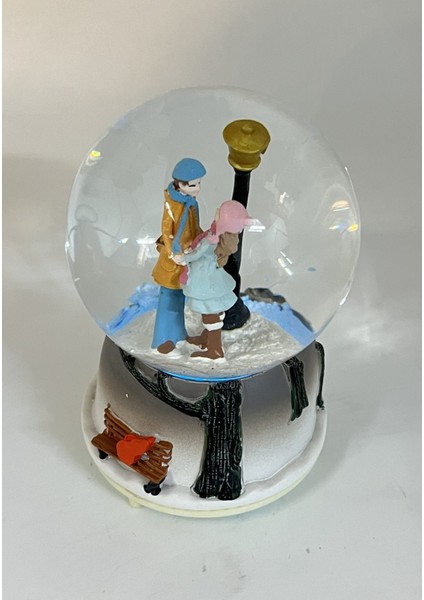 Sokak Lambası Altındaki Sevgililer Işıklı ve Müzikli Kar Küresi indirimleri