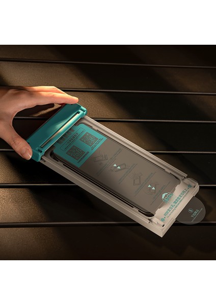 iPhone 17 Air Uyumlu Benks Glass Warrior 2.0 Ar-Ezfita Cam Ekran Koruyucu Uygulama Aparatı Şeffaf indirimleri