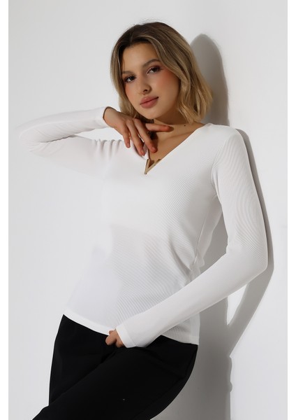 Gold Aksesuarlı Uzun Kollu Şık Bluz