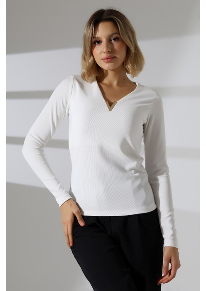 Gold Aksesuarlı Uzun Kollu Şık Bluz