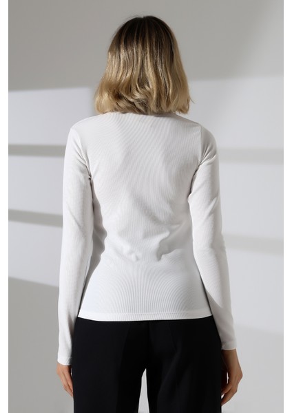 Gold Aksesuarlı Uzun Kollu Şık Bluz