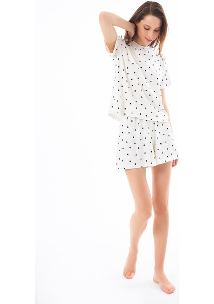 Premium Şortlu Kadın Pijama Takımı Krem Kalp Desenli Yumuşak Dokulu Bisiklet Yaka Kısa Kollu modelleri