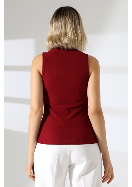 Gold Aksesuarlı Kolsuz Bluz