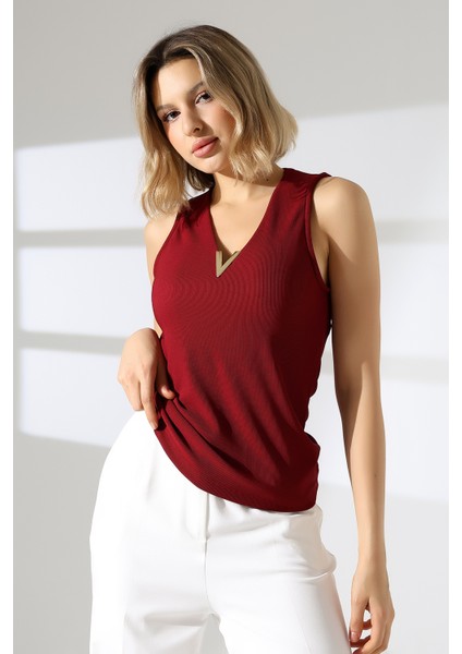 Gold Aksesuarlı Kolsuz Bluz