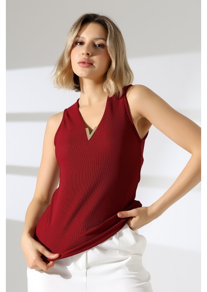 Gold Aksesuarlı Kolsuz Bluz