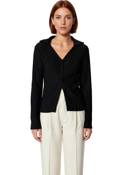 Kadın Piliseli Düğmeli Uzun Kollu Örme Gömlek Modern ve Rahat Bir Tarz Sunuyor Fonksiyonel fırsatları