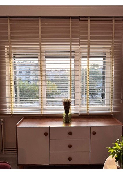 Beyaz Gerçek Ahşap Jaluzi 50MM Zincirli Redüktörlü Ithal Kurdelalı AJS1001 fiyatları