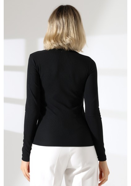 Gold Aksesuarlı Uzun Kollu Şık Bluz