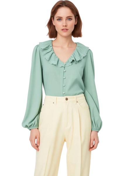 Kadın V Yaka Dantel Detaylı Balon Kol Gömlek Fonksiyonel Dayanıklı Kaliteli Konforlu Rahat