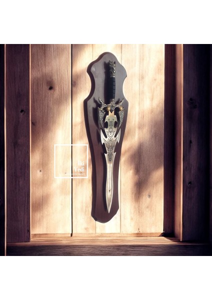 Woyal Aslan Figürlü Dekoratif Kılıç Ahşap Tablalı Duvar Objesi Fantastik Kılıç Koleksiyonluk Hediye fiyatları
