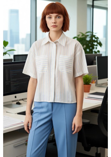 Kadın Yumuşak Dokulu Çizgili Kısa Kollu Gömlek Rahat ve Şık Görünüm Sunar Fonksiyonel Spor modelleri