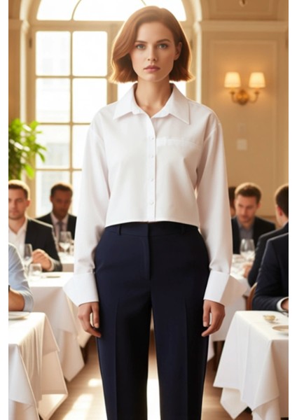 Kadın Crop Kesim Gömlek Geniş Manşet Detaylı Dokuma Kumaş Konforlu ve Zamansız Stil Modern